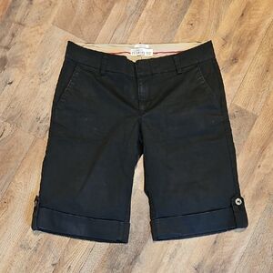 👖Old Navy Black Roll-Cuff Bermuda Shorts
